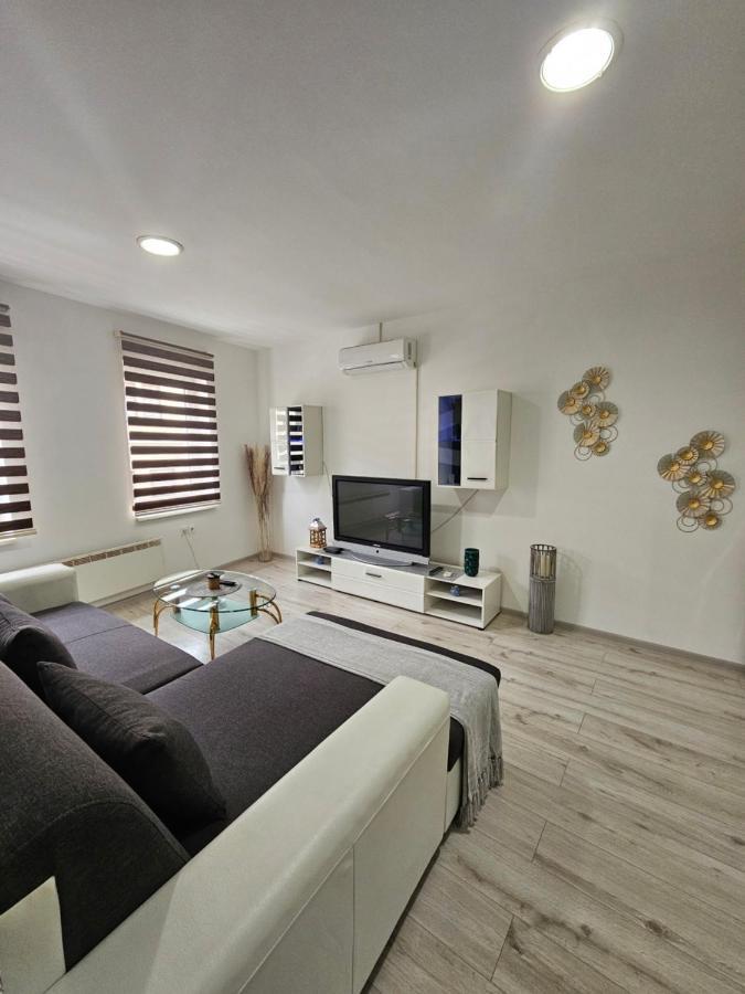 Apartment Aria Vinkovci Exterior foto