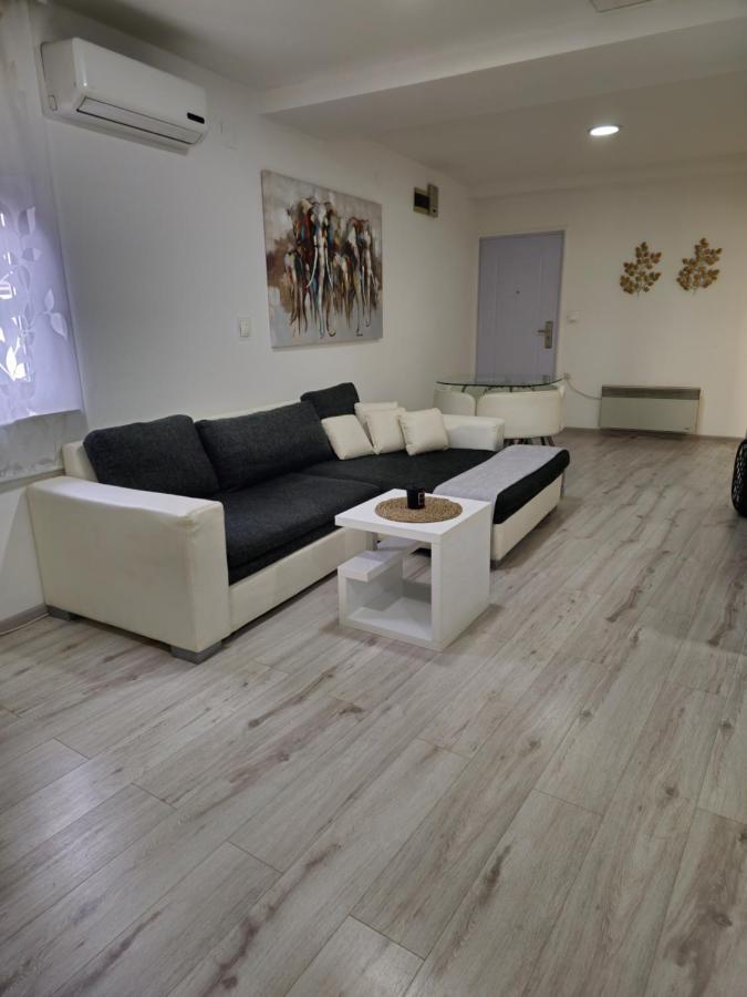 Apartment Aria Vinkovci Exterior foto